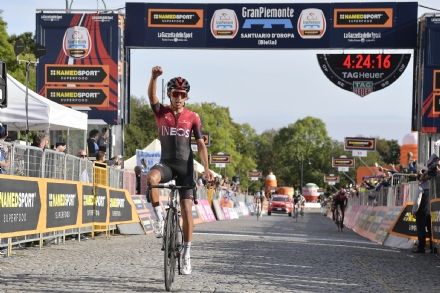 CICLISMO - Egan Bernal esulta: «Prima vittoria in Italia in un luogo simbolo della carriera di Marco Pantani» - FOTO