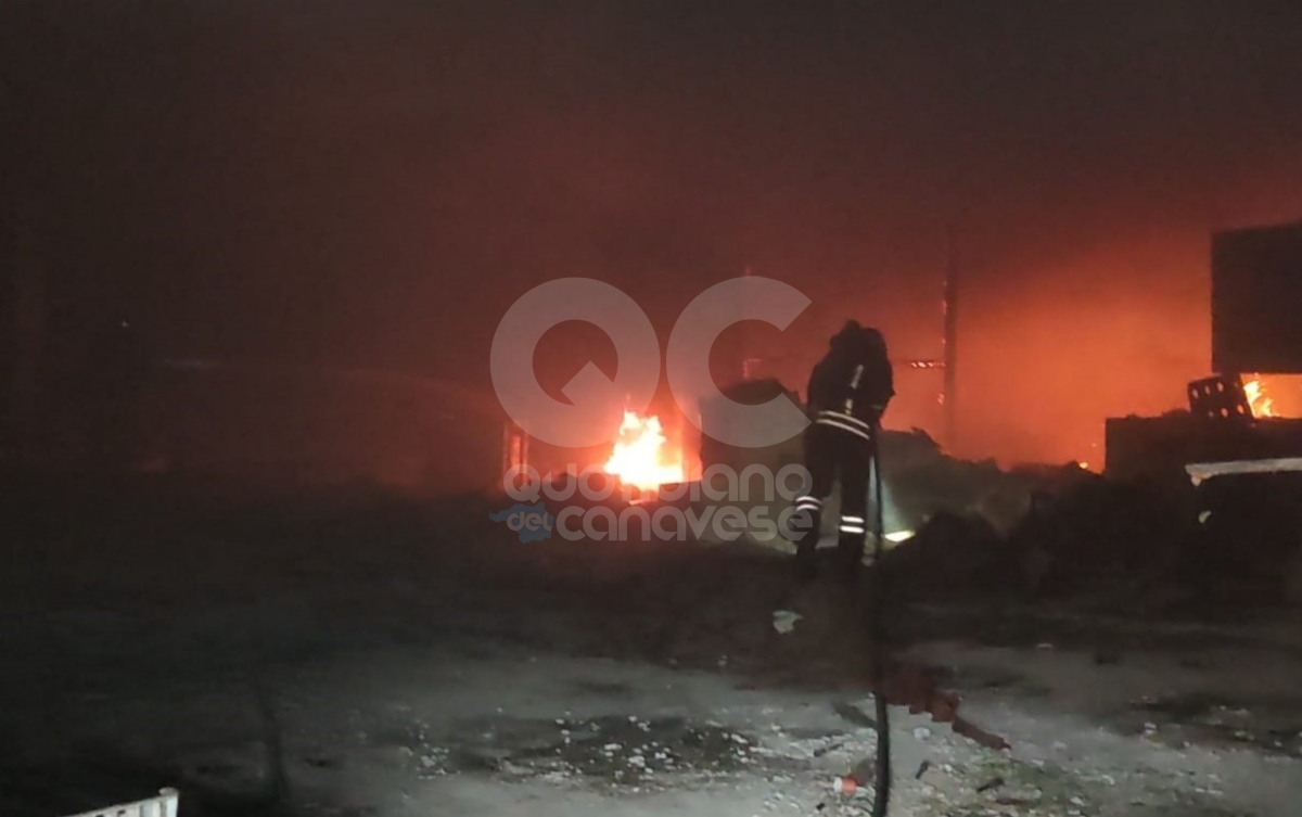 RIVAROLO CANAVESE - Fiamme nell'ex stabilimento Vallesusa, intervento dei vigili del fuoco - FOTO E VIDEO