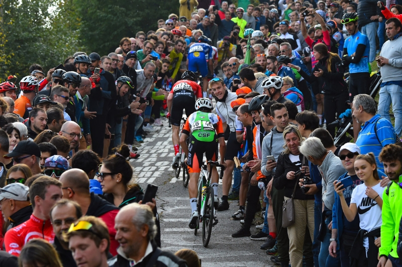 CICLISMO - Egan Bernal sul podio anche al Lombardia: terzo a sedici secondi da Bauke Mollema - FOTO