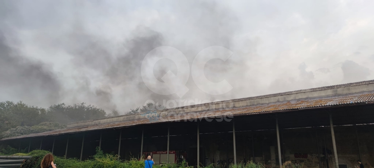 RIVAROLO CANAVESE - Fiamme nell'ex stabilimento Vallesusa, intervento dei vigili del fuoco - FOTO E VIDEO