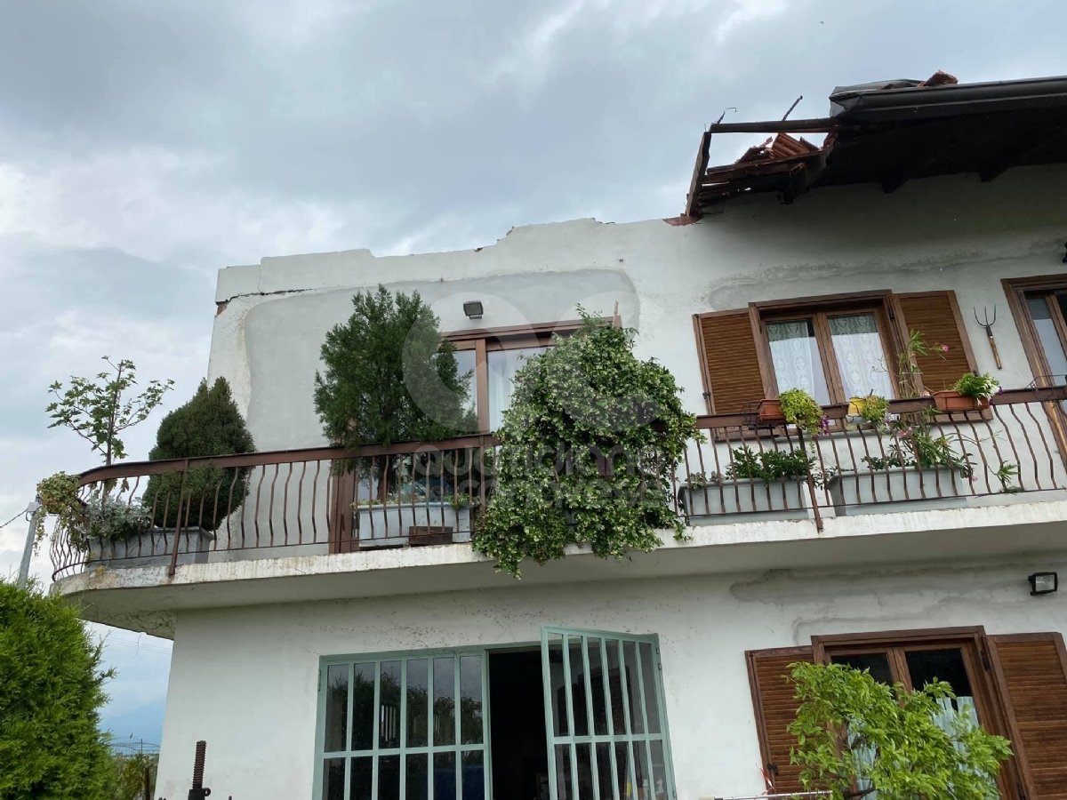 FAVRIA - Nubifragio, tre famiglie evacuate. Duemila metri quadri di serre completamente distrutte - FOTO
