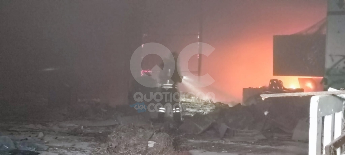 RIVAROLO CANAVESE - Fiamme nell'ex stabilimento Vallesusa, intervento dei vigili del fuoco - FOTO E VIDEO