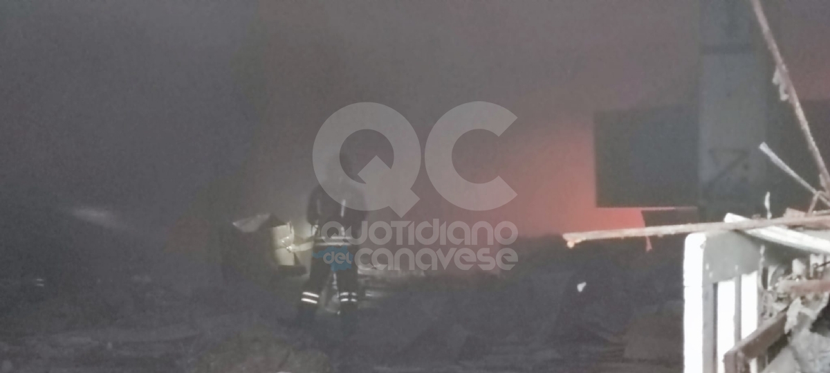 RIVAROLO CANAVESE - Fiamme nell'ex stabilimento Vallesusa, intervento dei vigili del fuoco - FOTO E VIDEO