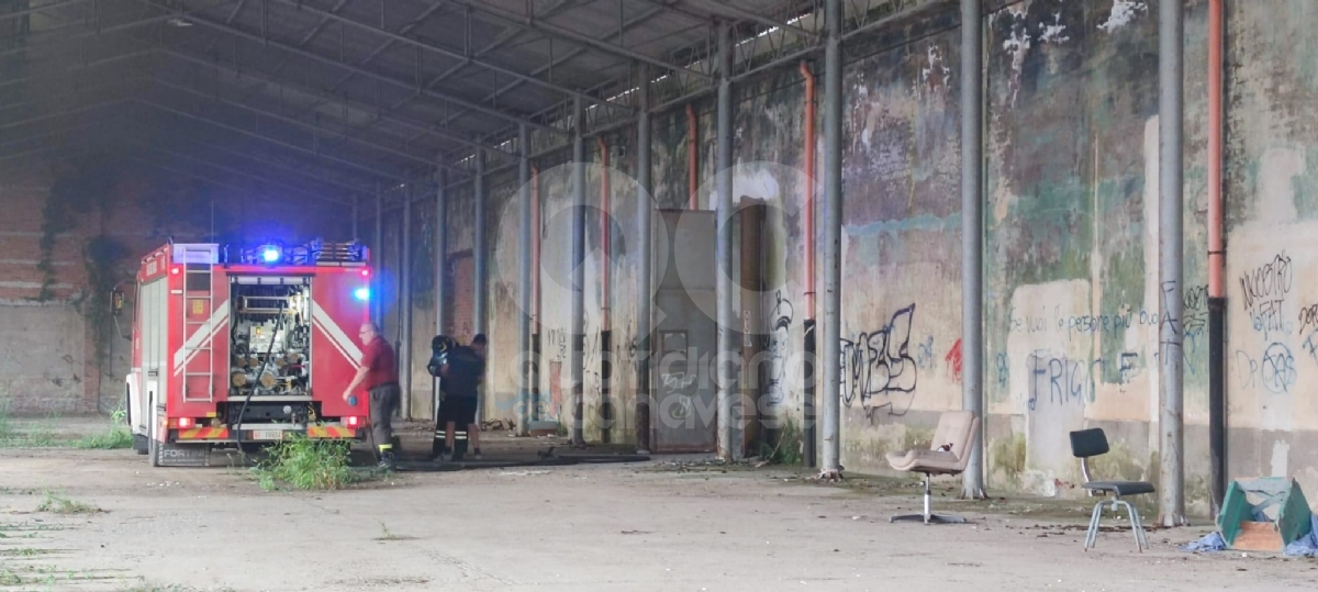 RIVAROLO CANAVESE - Fiamme nell'ex stabilimento Vallesusa, intervento dei vigili del fuoco - FOTO E VIDEO
