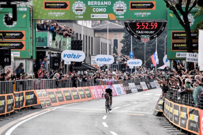 CICLISMO - Egan Bernal sul podio anche al Lombardia: terzo a sedici secondi da Bauke Mollema - FOTO