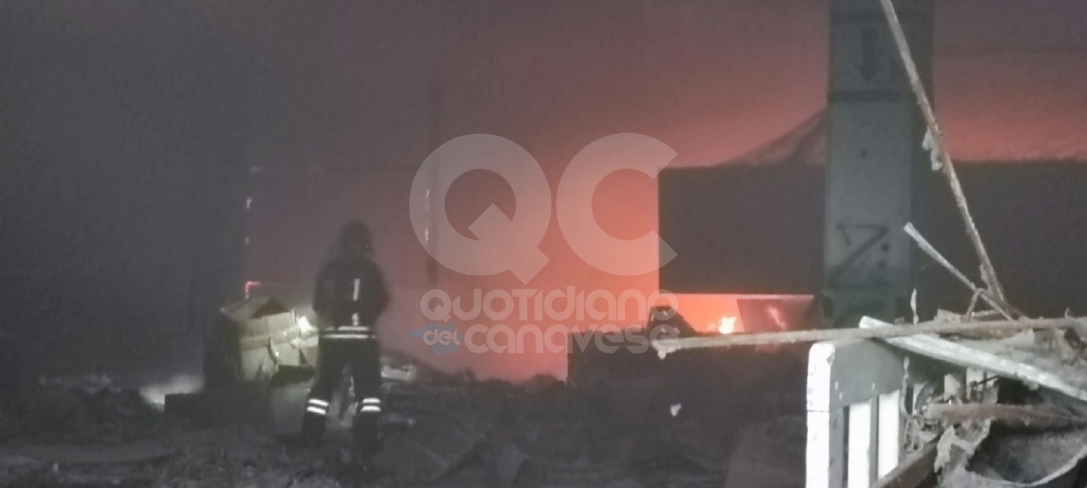 RIVAROLO CANAVESE - Fiamme nell'ex stabilimento Vallesusa, intervento dei vigili del fuoco - FOTO E VIDEO
