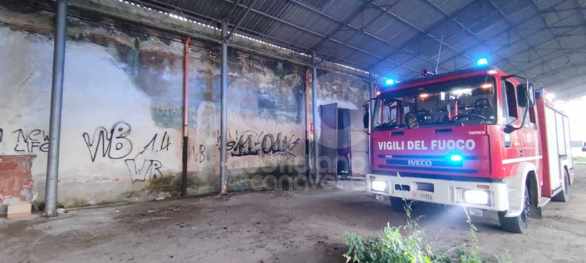 RIVAROLO CANAVESE - Fiamme nell'ex stabilimento Vallesusa, intervento dei vigili del fuoco - FOTO E VIDEO