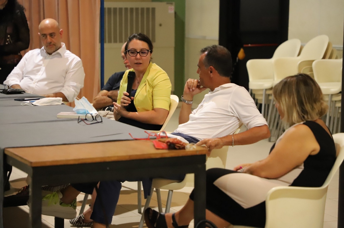 SAN GIUSTO CANAVESE - Libera davanti alla villa confiscata ad Assisi: «Chiediamo che i lavori vengano fatti quanto prima»