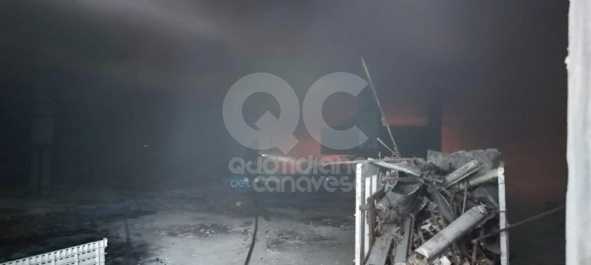 RIVAROLO CANAVESE - Fiamme nell'ex stabilimento Vallesusa, intervento dei vigili del fuoco - FOTO E VIDEO