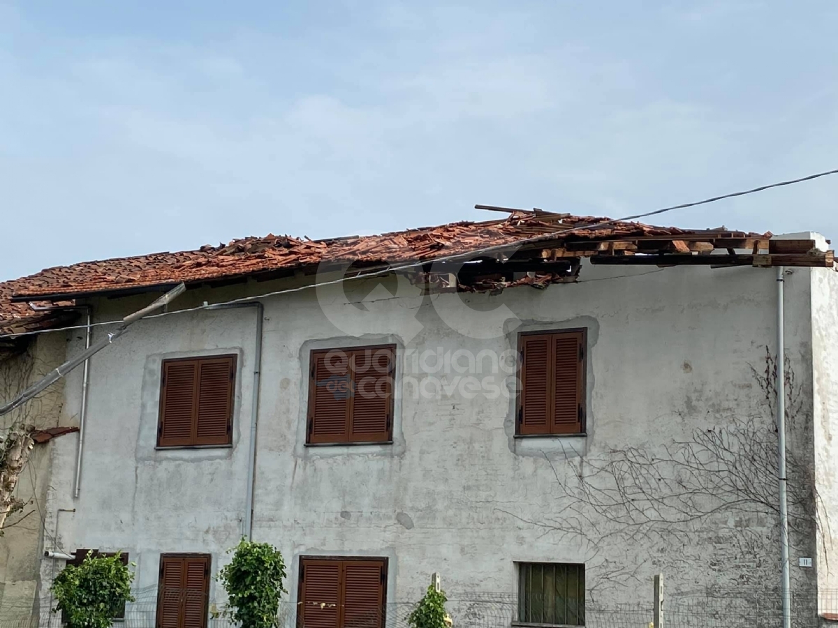 FAVRIA - Nubifragio, tre famiglie evacuate. Duemila metri quadri di serre completamente distrutte - FOTO